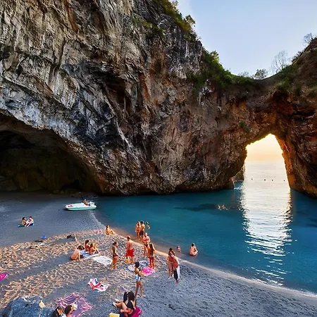 Casa Vista Mare Con Giardino