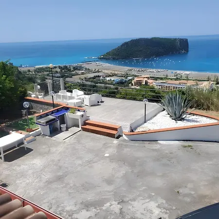 Casa Vista Mare Con Giardino Vakantiehuis *