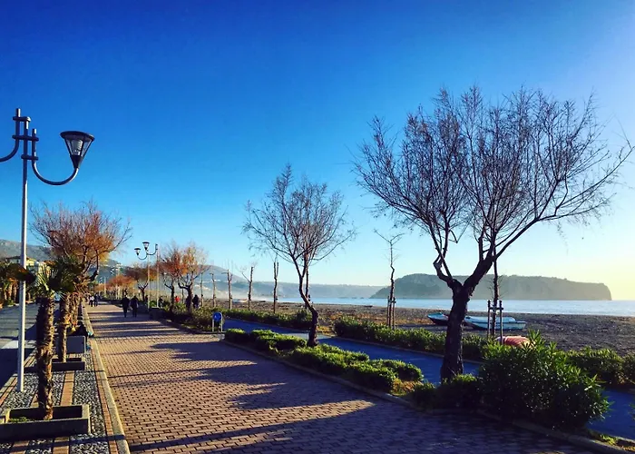 Casa Vista Mare Con Giardino 度假居