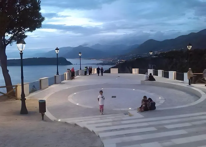 Casa Vista Mare Con Giardino