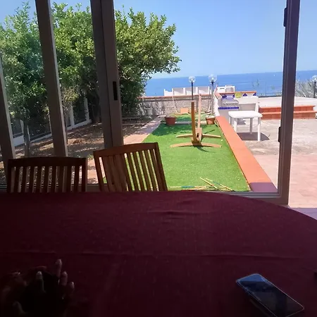 Casa Vista Mare Con Giardino