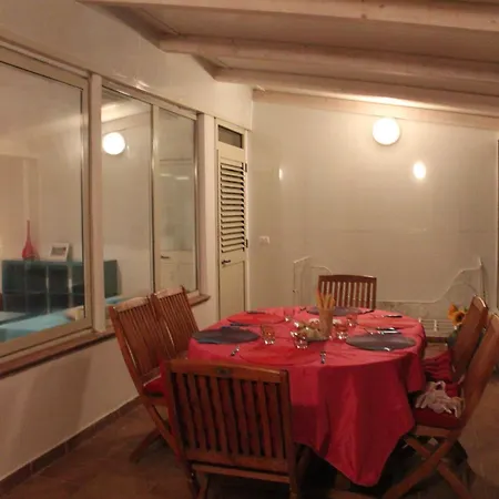 Casa Vista Mare Con Giardino