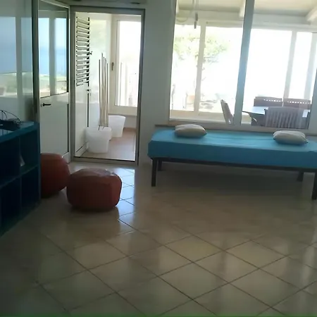Casa Vista Mare Con Giardino בית נופש *