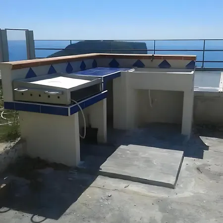 Casa Vista Mare Con Giardino