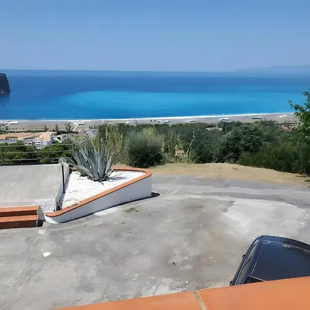 Casa Vista Mare Con Giardino